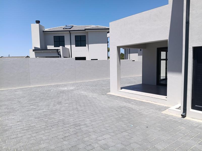 To Let 3 Bedroom Property for Rent in Eden Park Western Cape